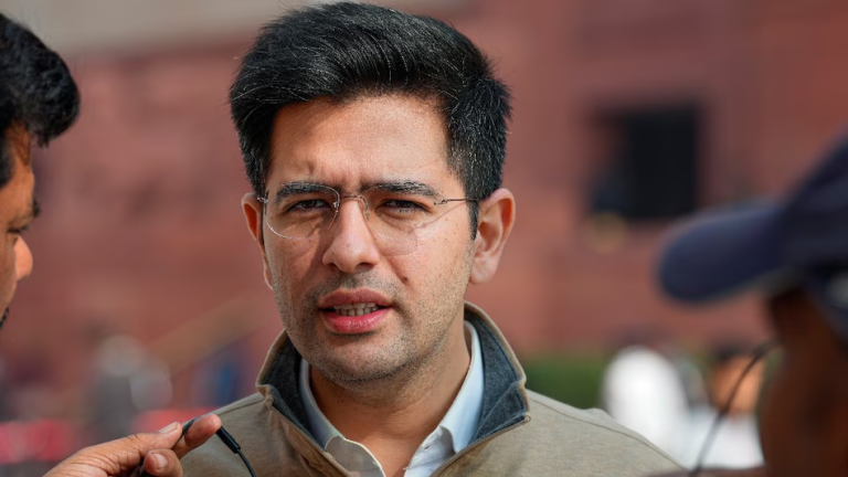 Raghav Chadha की जा सकती थी आंखों की रोशनी,ब्रिटेन में हुई सर्जरी,दिल्ली सरकार में मंत्री सौरभ भारद्वाज ने दी जानकारी,चुनाव प्रचार में शामिल होने पर कही ये बात
