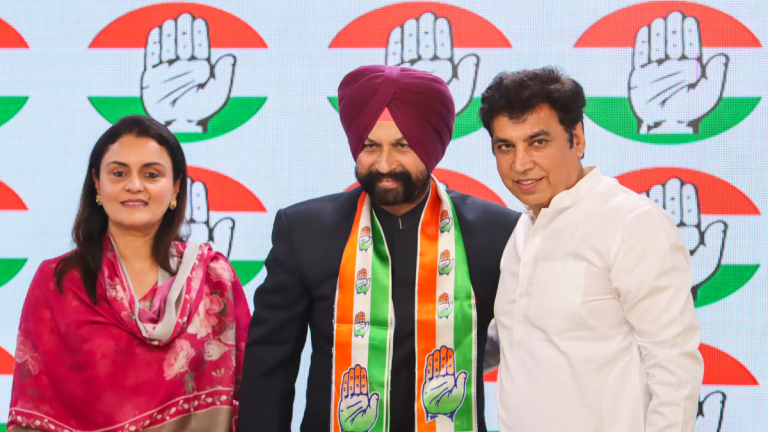 Punjab के पूर्व ADGP गुरिंदर ढिल्लों ने थामा कांग्रेस का हाथ,ज्वॉइन करने पर कहा,”राहुल गांधी की विचारधारा से प्रभावित होकर पार्टी के साथ जुड़ा”