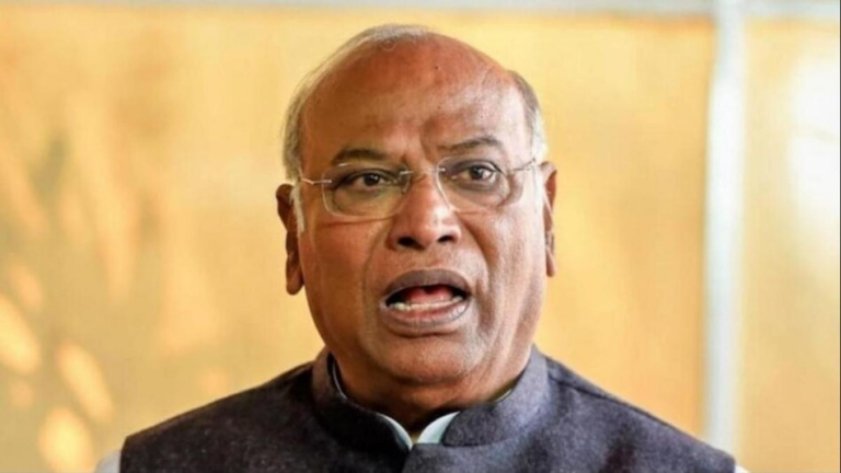 Lok Sabha Election 2024: Chittorgarh में PM Modi पर जमकर बरसे मल्लिकार्जुन खरगे, कहा-”मोदी जी झूठों के सरदार हैं”,पढ़ें और क्या कहा ?