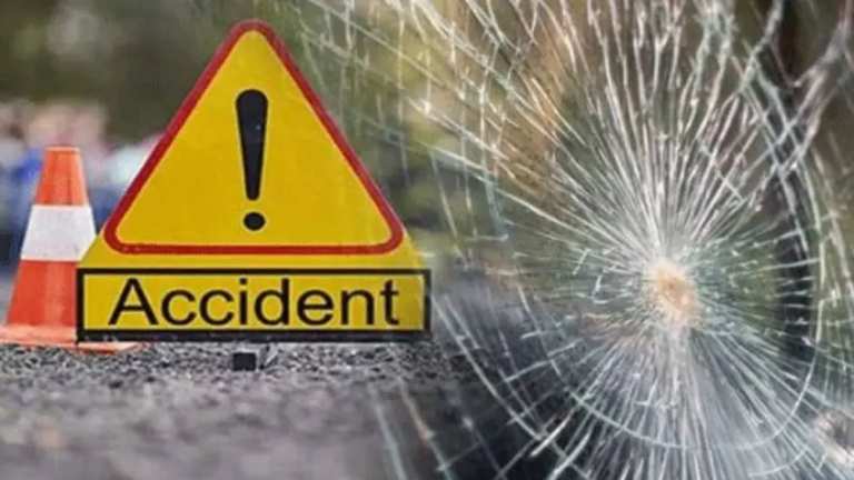 Accident News : झुंझुनूं में भीषण सड़क हादसा, मिनी बस और कार की भिड़ंत,4 लोगों की मौत,20 से अधिक घायल