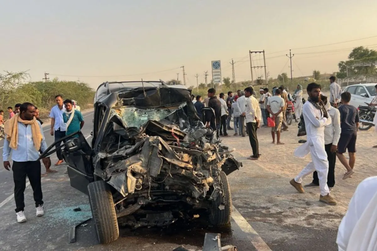 Accident News : श्रीगंगानगर में भीषण सड़क हादसा,ट्रक से टकराई स्कॉर्पियो,दंपति समेत 4 लोगों की मौत, एक अन्य घायल