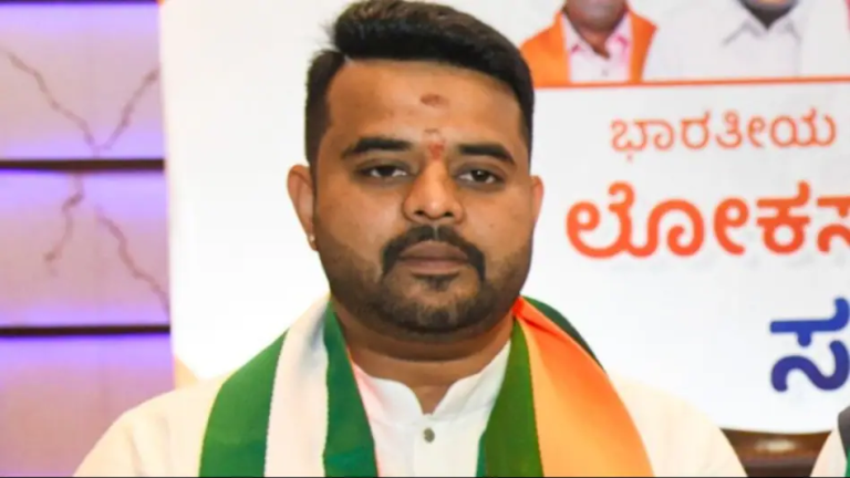 Prajwal Revanna Case : सेक्स स्कैंडल में फंसे प्रज्वल रेवन्ना का पहला बयान आया सामने,बोले-‘ मेरे खिलाफ राजनीतिक सजिश,31 मई को SIT के सामने आऊंगा’