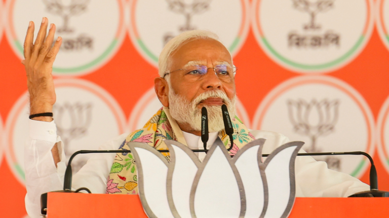 PM Modi In West Bengal : पीएम मोदी ने बंगाल में किया बड़ा ऐलान,’घोटाले के कारण नौकरी गंवाने वाले शिक्षकों की मदद के लिए कानूनी प्रकोष्ठ बनाएगी भाजपा’,जानें बड़ी बातें