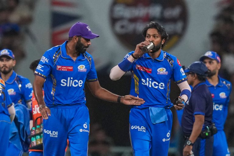 Hardik Pandya fined : लखनऊ से हार के बाद मुंबई इंडियंस को लगा एक और झटका, BCCI ने ठोका भारी भरकम जुर्माना,हार्दिक पंड्या पर मंडराया बैन का खतरा, जानें वजह