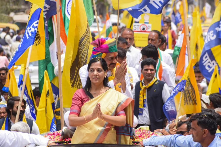 Lok Sabha Election 2024 : ‘मुख्यमंत्री केजरीवाल की गिरफ्तारी का जवाब लोग वोट से देंगे’,अहमदाबाद में बोलीं सुनीता केजरीवाल,जानें बड़ी बातें