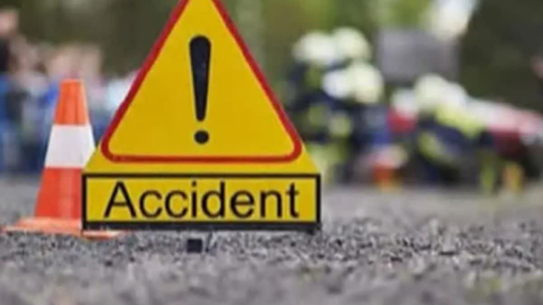Accident News: झारखंड के धनबाद जिले में दर्दनाक हादसा,ट्रक ने कार को मारी टक्कर,4 दोस्तों की मौत और एक घायल