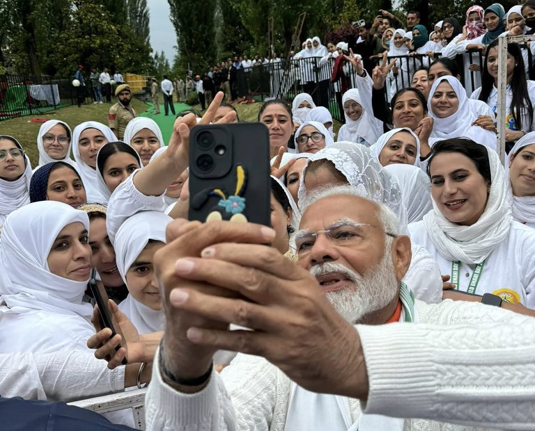International Yoga Day 2024: ‘योग लोगों को अतीत का बोझ उठाए बिना वर्तमान में जीने में मदद करता है’,श्रीनगर में बोले पीएम मोदी