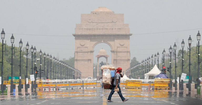 Weather Update : दिल्ली को गर्मी से अभी नहीं मिलेगी राहत,मौसम विभाग ने जारी किया रेड अलर्ट,अधिकतम तापमान 45 डिग्री सेल्सियस रहने के आसार