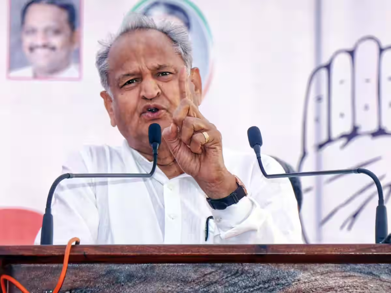 रूस में आयुष्मान भारत योजना के गुणगान पर पूर्व सीएम Ashok Gehlot ने PM Modi पर साधा निशाना,कही ये बड़ी बात