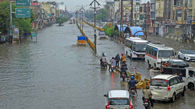 Rajasthan Weather Update : राजस्थान में बारिश बनी आफत, 3 दिन में 22 लोगों की मौत, कई जिलों में बाढ़ जैसे हालात, आज इन जिलों में ‘रेड अलर्ट’