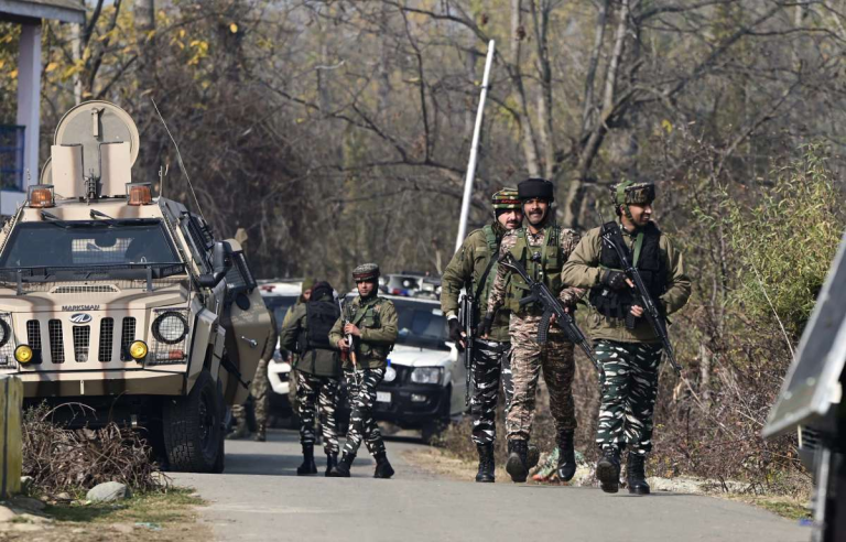 Anantnag encounter: जम्मू कश्मीर के अनंतनाग में सेना का सर्च ऑपरेशन तीसरे दिन भी जारी, सुरक्षा बलों ने बढ़ाया तलाशी क्षेत्र का दायरा