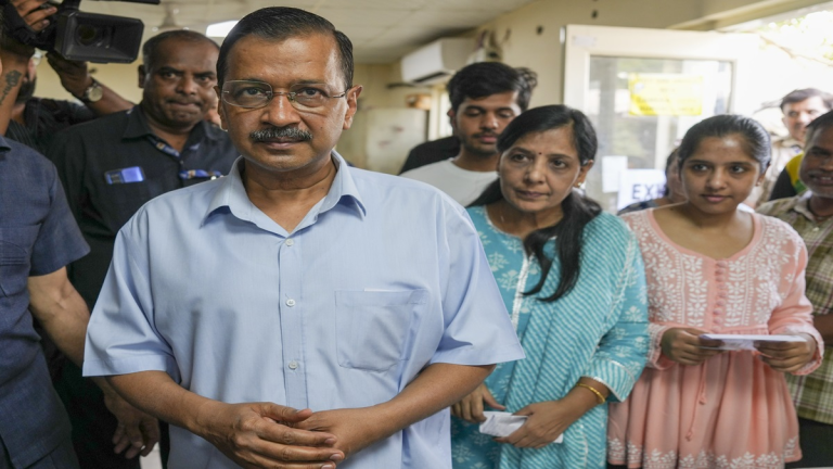 Delhi Liquor Policy Case: सुप्रीम कोर्ट से केजरीवाल को नहीं मिली राहत, जमानत याचिका पर टली सुनवाई, CBI ने कोर्ट से मांगा वक्त