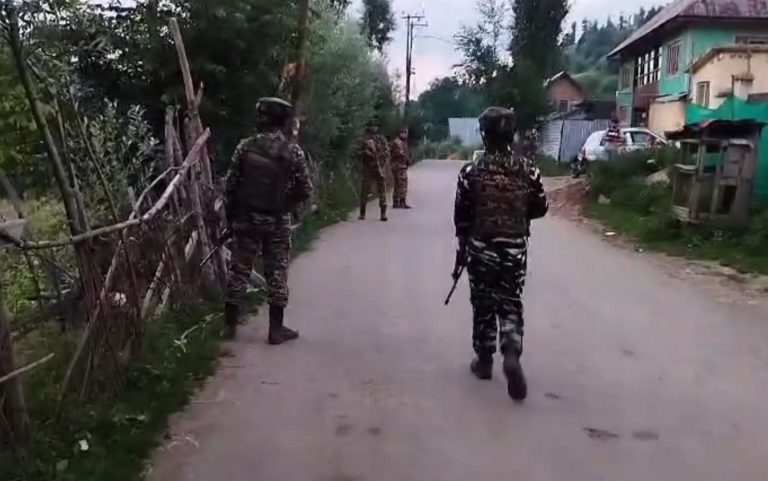 Anantnag Encounter: सेना का सर्च ऑपरेशन जारी, कल 2 जवान हुए थे शहीद, आज एक घायल नागरिक की इलाज के दौरान मौत
