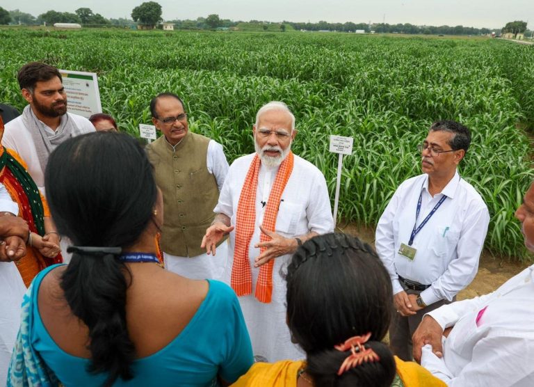 PM मोदी ने जारी कीं जलवायु अनुकूल बीजों की 109 किस्में, उपज और किसानों की बढ़ेगी आय