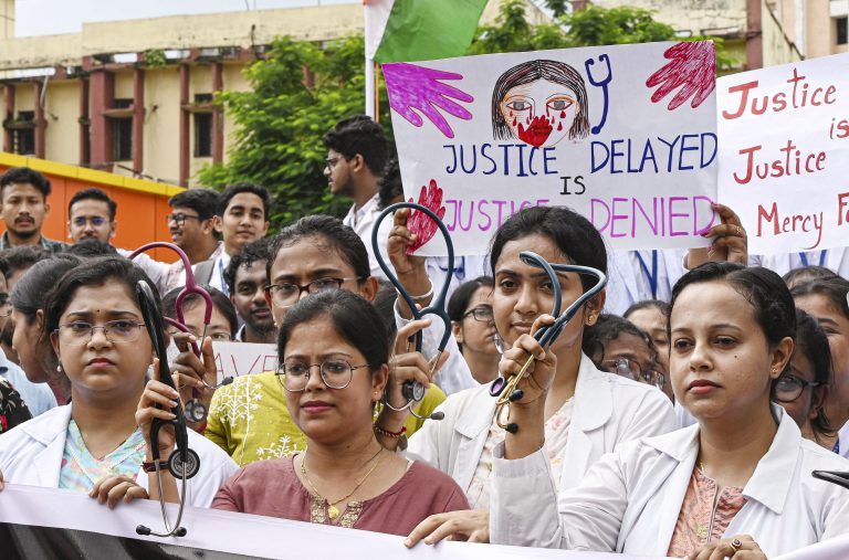 Kolkata Doctor Murder Case : लेडी डॉक्टर रेप एंड मर्डर केस की जांच करेगी CBI, कलकत्ता हाईकोर्ट ने दिया आदेश
