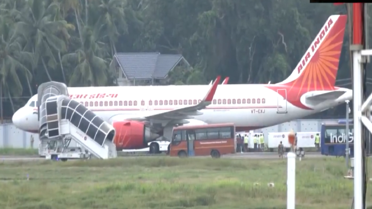 Air India के विमान में बम की धमकी से हड़कंप, तिरुवनंतपुरम एयरपोर्ट पर पूर्ण इमरजेंसी घोषित