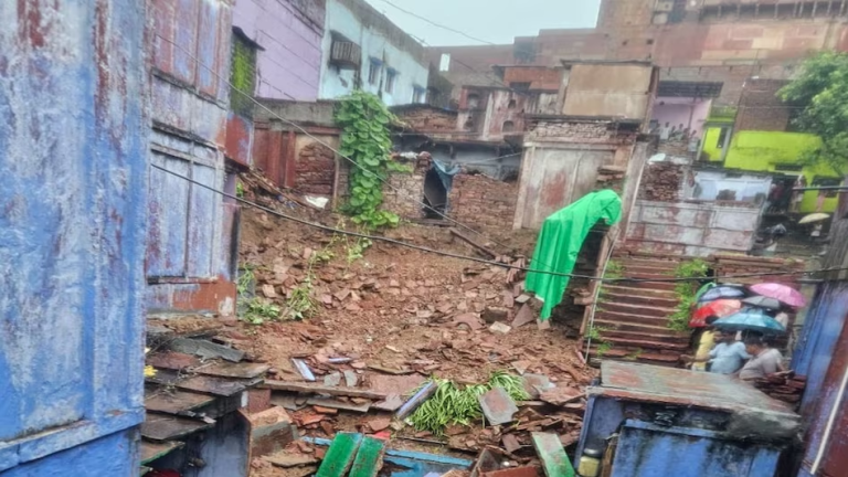 Rajasthan Heavy Rain : करौली में भारी बारिश का कहर, मकान ढहने से पिता-पुत्र की मौत, 2 घायल