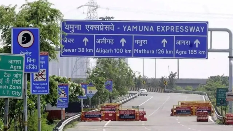 Yamuna Expressway पर अक्टूबर से वाहन चलाना हो जाएगा महंगा, Toll Tax में हुई बढ़ोतरी, जानें ग्रेटर नोएडा से आगरा तक का नया टोल रेट