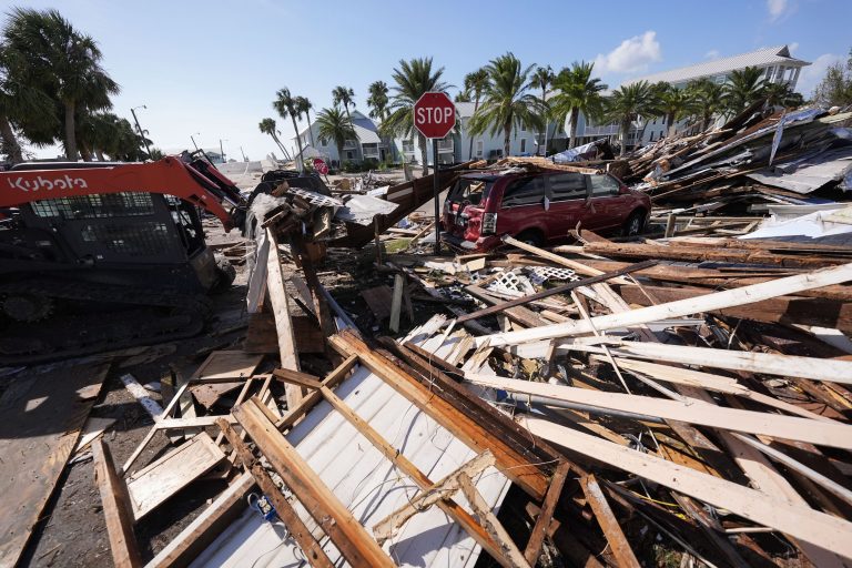Hurricane Helen: अमेरिका के दक्षिण-पूर्वी क्षेत्र और फ्लोरिडा में ‘हेलेन’ तूफान का कहर, 44 लोगों की मौत