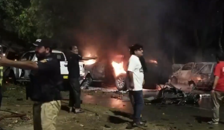 Karachi Airport blast: पाकिस्तान के कराची एयरपोर्ट के बाहर विस्फोट, चीन के 2 श्रमिकों की मौत, 8 अन्य लोग घायल