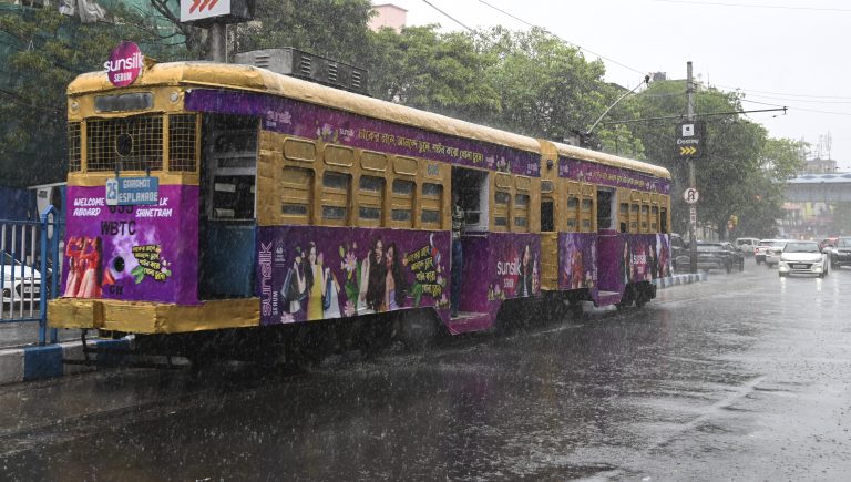 Dana Cyclone Update: चक्रवात दाना के चलते 150 से अधिक ट्रेनों का संचालन रद्द, IMD ने भारी बारिश का जारी किया अलर्ट