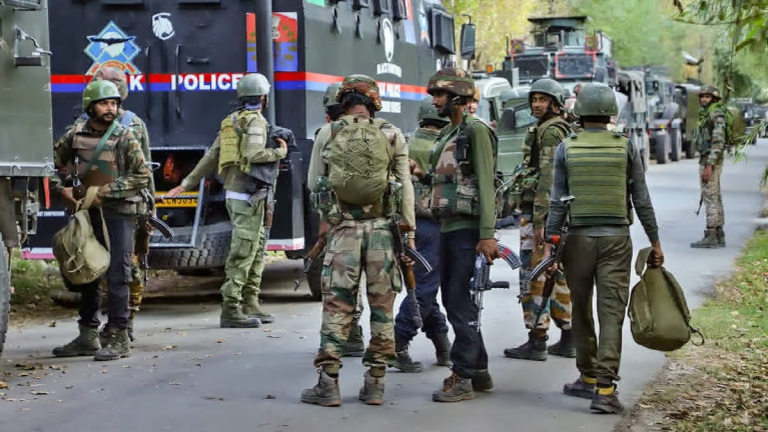 Jammu Kashmir: जम्मू कश्मीर के अखनूर में आतंकवादियों ने सेना के वाहन पर किया हमला, पुलिस और सुरक्षा बलों ने इलाके में शुरू किया सर्च ऑपरेशन