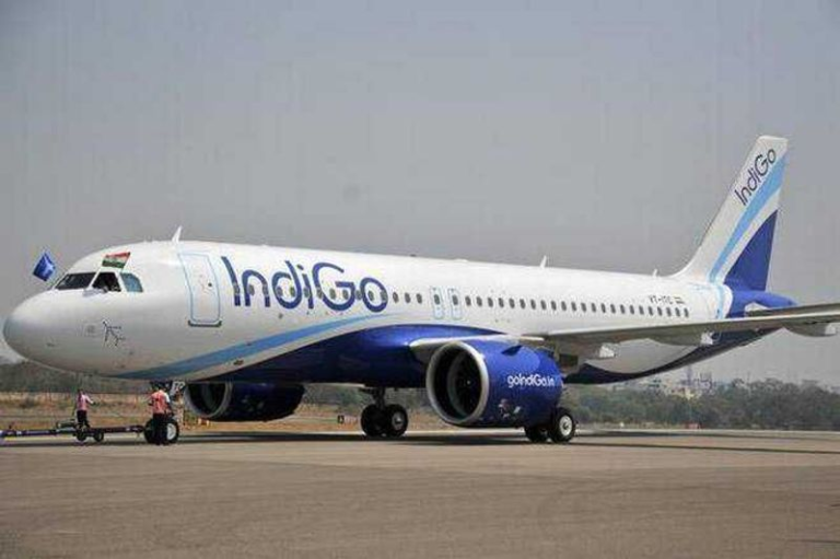 Bomb Threat: इंडिगो की मुंबई-दिल्ली फ्लाइट में बम की धमकी, विमान को डायवर्ट कर भेजा अहमदाबाद