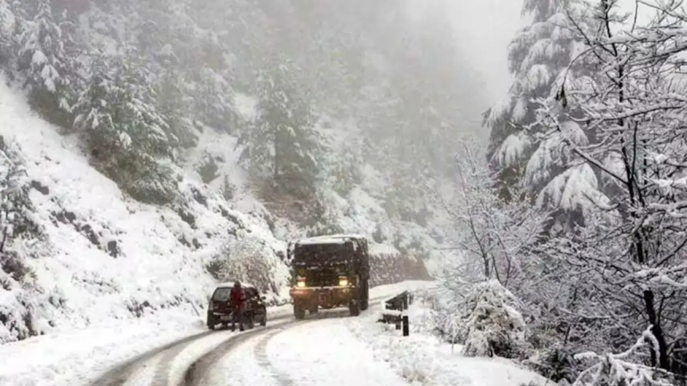 Jammu Kashmir Weather: श्रीनगर में कड़ाके की सर्दी, सीजन की सबसे ठंडी रही रात, तापमान माइनस 1.2 डिग्री किया गया दर्ज