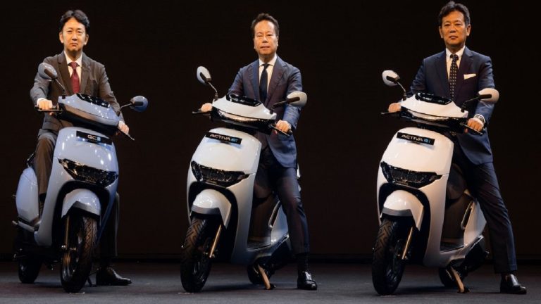 Honda Activa Electric: इलेक्ट्रिक अवतार में लॉन्च हुआ एक्टिवा, स्वैपेबल बैटरी समेत मिलेंगे कई शानदार फीचर्स