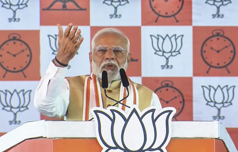 महा विकास आघाड़ी ऐसी गाड़ी है जिसमें पहिए और ब्रेक नहीं हैं, एक रहेंगे तो सेफ रहेंगे, कांग्रेस पहले धर्म के नाम पर लड़ाती थी, अब जातियों के नाम पर लड़ा रही: प्रधानमंत्री मोदी