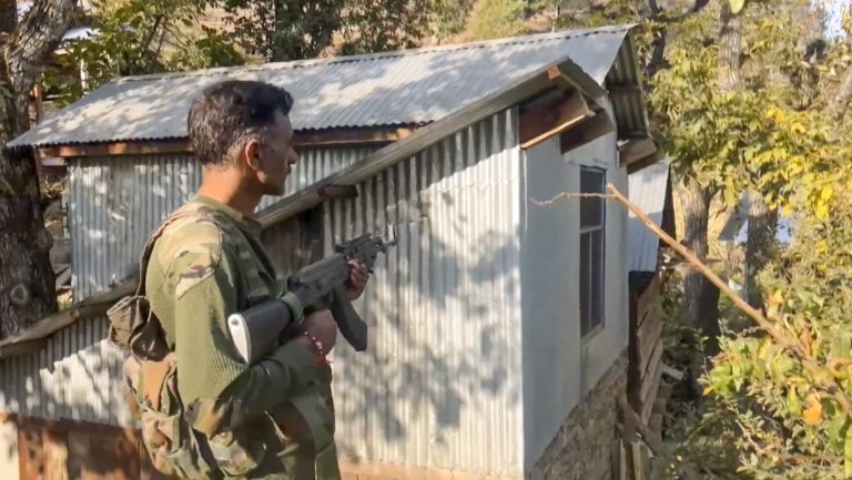 Kishtwar Encounter: जम्मू-कश्मीर के किश्तवाड़ में सेना और आतंकियों के बीच मुठभेड़, सेना के 3 जवान घायल, सुरक्षा बलों ने 3 से 4 आतंकियों को घेरा
