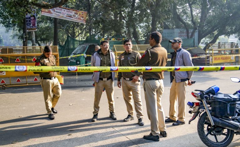 Delhi के प्रशांत विहार में धमाके के एक दिन बाद निजी स्कूल को मिली बम की धमकी, कैंपस को कराया गया खाली