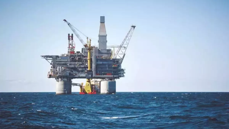 Fuel Export: भारत बना ईंधन का सबसे बड़ा निर्यातक, भारत के रास्ते यूरोप पहुंच रहा रूसी तेल, पढ़ें कैसे ?