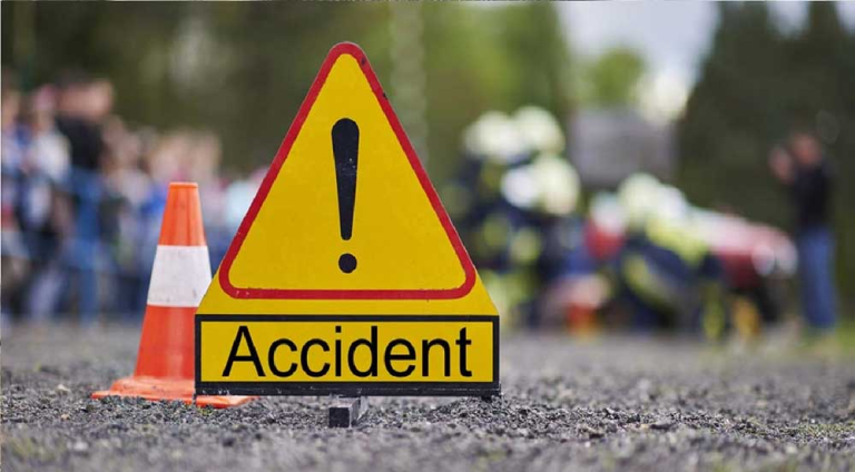 Churu Accident News: चूरू में दर्दनाक सड़क हादसा, टाटा सफारी और ट्रक की भिड़ंत, 5 लोगों की मौत, 2 घायल