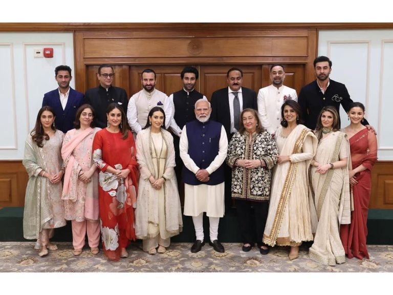 Kapoor Family ने PM Modi से की मुलाकात, करीना ने दोनों बेटों के लिए मांगा ऑटोग्राफ, रणबीर-सैफ-आलिया भी दिखे साथ, देखें Photos