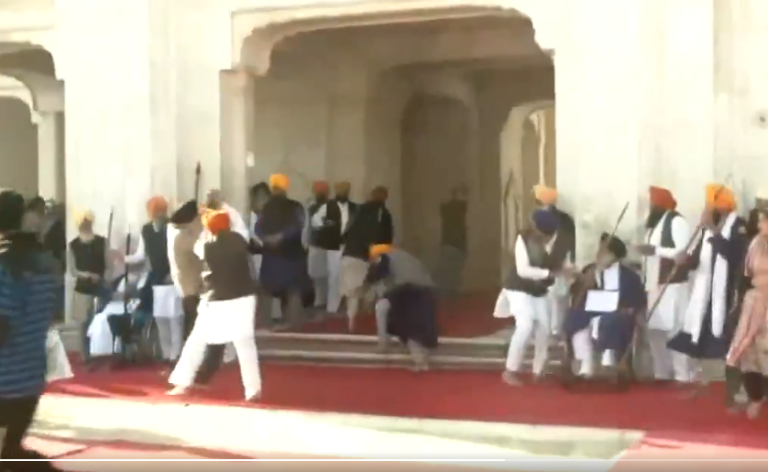 Sukhbir Singh Badal पर हमले का प्रयास, स्वर्ण मंदिर के बाहर शख्स ने चलाई गोली, पकड़ा गया हमलावर, घटना का Video वायरल