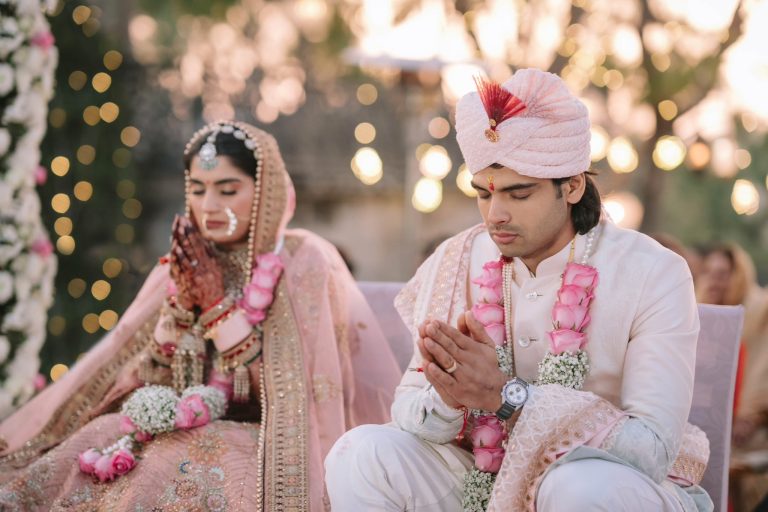 Neeraj Chopra Marriage: गोल्डन बॉय नीरज चोपड़ा ने रचाई शादी, सोशल मीडिया पर तस्वीरें की शेयर, जानें कौन हैं दुल्हन बनीं हिमानी ?