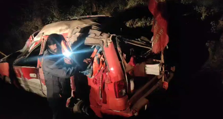 Road Accident: यूपी के कैबिनेट मंत्री संजय निषाद के काफिले की गाड़ी पलटी, हादसे में 5 लोग घायल