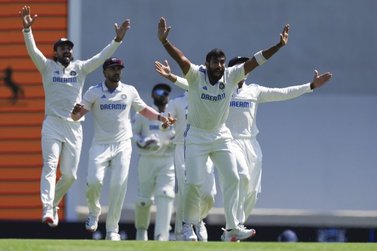 IND Vs AUS: सिडनी टेस्ट में भारत के लिए राहत भरी खबर, जसप्रीत बुमराह स्कैन के बाद ड्रेसिंग रूम में लौटे, जानें क्यों 3 घंटे 20 मिनट रहे मैदान से दूर ?