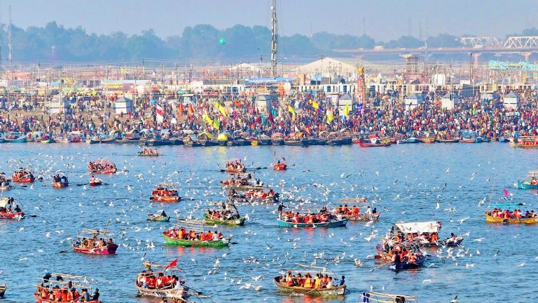 Prayagraj Mahakumbh 2025: संगम में अब तक 10 करोड़ से ज्यादा श्रद्धालुओं ने लगाई डुबकी, हर रोज बड़ी संख्या में पहुंच रहे लोग