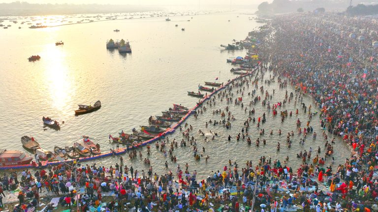 Mahakumbh Mela 2025: एक्शन में योगी सरकार, महाकुंभ में भीड़ को नियंत्रित करने और श्रद्धालुओं की सुरक्षा के प्रयास तेज, जानें भगदड़ के एक दिन आज कैसे हैं हालात ?