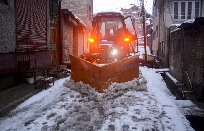 Weather: Snowfall in Srinagar