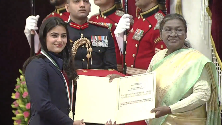 National Sports Awards : मनु भाकर, डी गुकेश समेत 4 खिलाड़ियों को राष्ट्रपति द्रौपदी मुर्मू ने खेलरत्न से किया सम्मानित