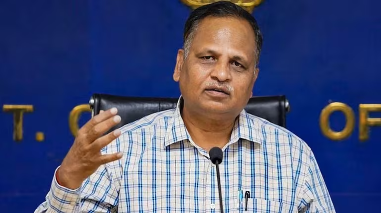 Satyendra Jain की बढ़ी मुश्किलें, गृह मंत्रालय ने मुकदमा चलाने के लिए राष्ट्रपति से मांगी मंजूरी