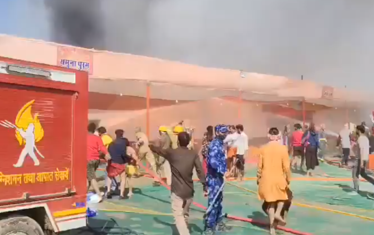 Mahakumbh Mela 2025: महाकुंभ मेला क्षेत्र में फिर लगी आग, दमकल की गाड़ियां पहुंची मौके पर