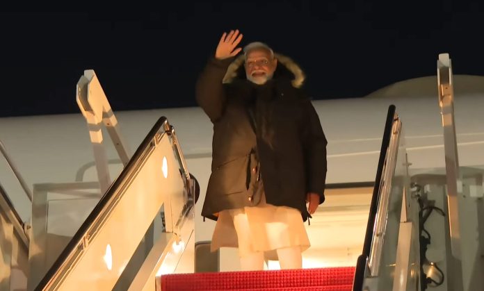 PM Modi emplanes for New Delhi