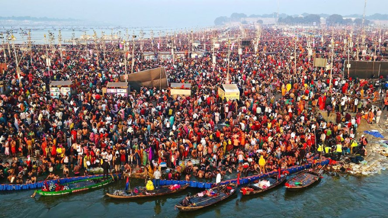 Mahakumbh 2025: महाशिवरात्रि को आखिरी स्नान, बड़ी संख्या में पहुंच रहे श्रद्धालु, आज शाम से वाहनों की नो एंट्री, जानें नया ट्रैफिक प्लान