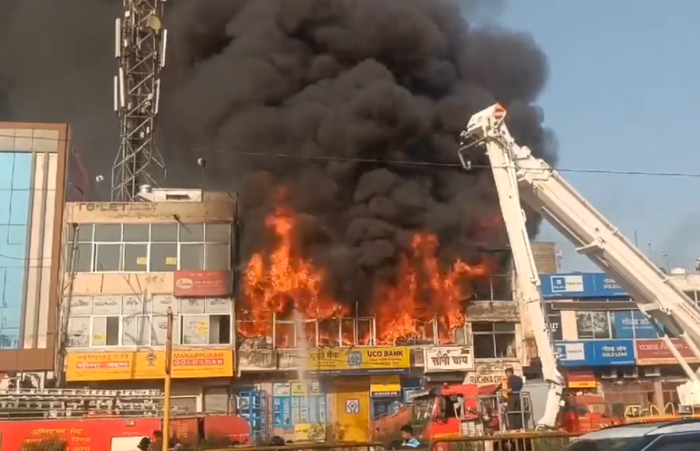 Jaipur Fire: फैन बेल्ट के गोदाम में लगी भीषण आग, लाखों का सामान जलकर खाक, 7 घंटे की मशक्कत के बाद पाया जा सका काबू