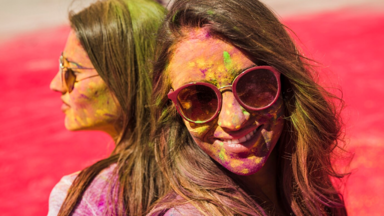 Holi 2025: होली पर केमिकल वाले रंगों से त्वचा का कैसे करें बचाव, अपनाएं ये एक्सपर्ट द्वारा बताए गए ये टिप्स