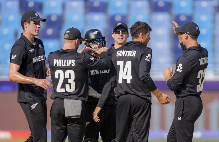 IND vs NZ Champions Trophy Final: चैंपियंस ट्रॉफी के फाइनल से पहले न्यूजीलैंड के लिए बुरी खबर, चोट के कारण बाहर हो सकता है न्यूजीलैंड का यह तेज गेंदबाज